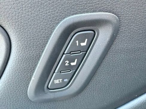 Used 2025 Honda Pilot EX-L image 11