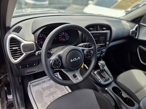Used 2022 Kia Soul LX FWD image 28