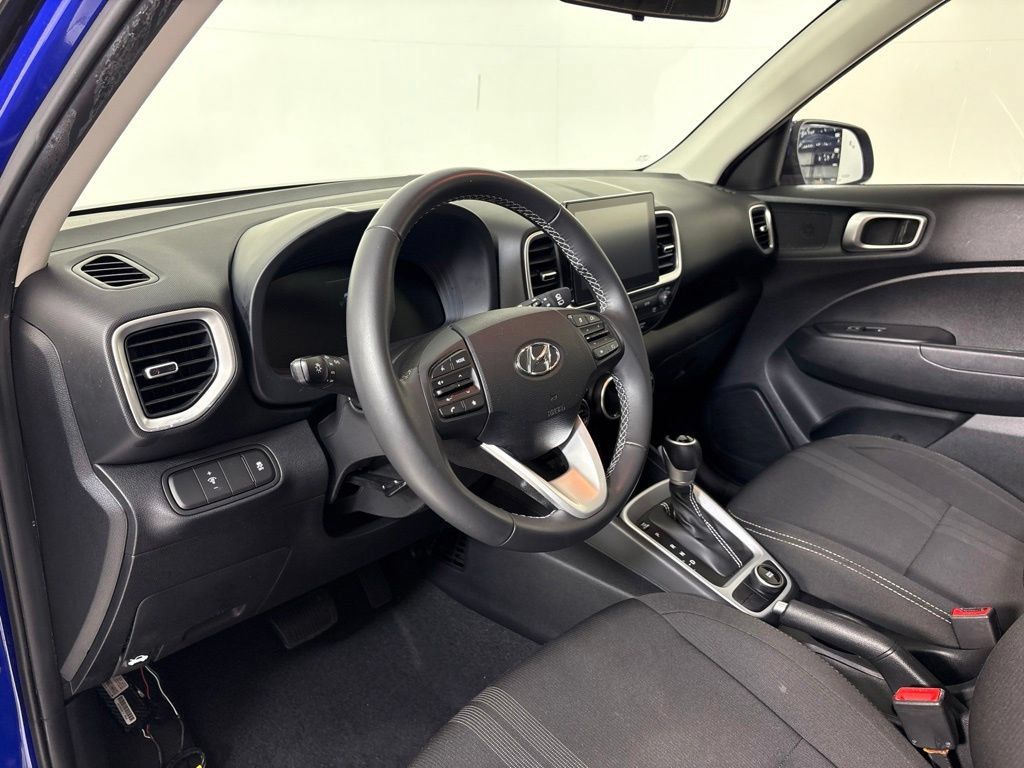 Used 2024 Hyundai Venue SEL FWD image 16