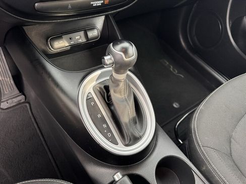 Used 2017 Kia Soul + FWD image 22