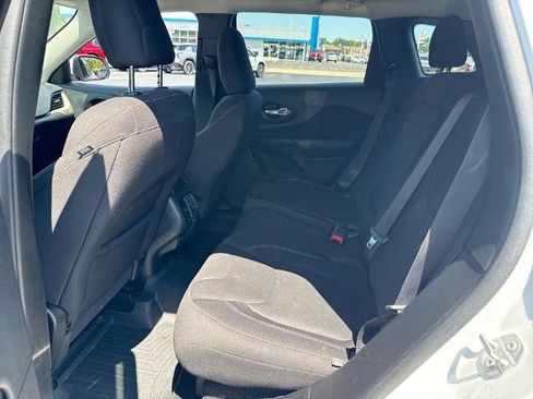 Used 2016 Jeep Cherokee Latitude w/ Comfort/Convenience Group AWD/4WD image 23