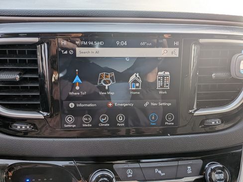 Used 2019 Chrysler Pacifica Touring Plus image 28