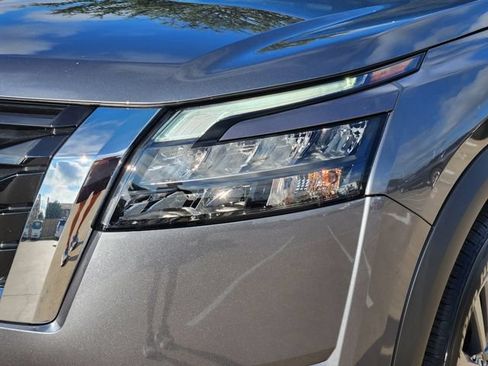 Used 2025 Nissan Pathfinder S FWD image 16