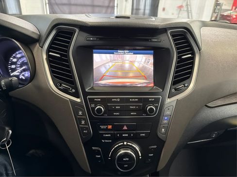 Used 2017 Hyundai Santa Fe SE image 27