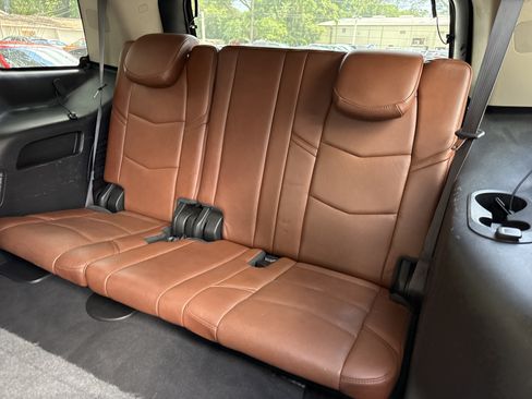 Used 2015 Cadillac Escalade Premium AWD/4WD image 11