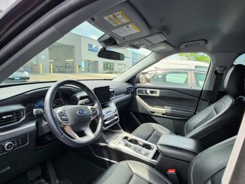 Used 2023 Ford Explorer XLT w/ Equipment Group 202A AWD/4WD image 13