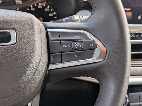 Used 2024 Jeep Compass Latitude AWD/4WD image 24