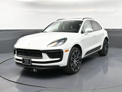 Certified 2026 Porsche Macan AWD/4WD image 1