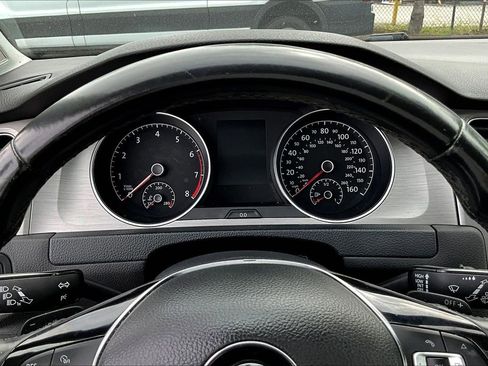 Used 2015 Volkswagen Golf S image 13