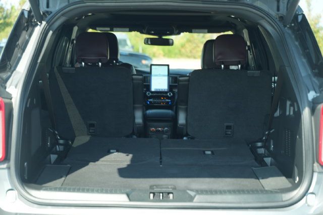 Used 2023 Ford Explorer Platinum w/ Technology Package AWD/4WD image 19