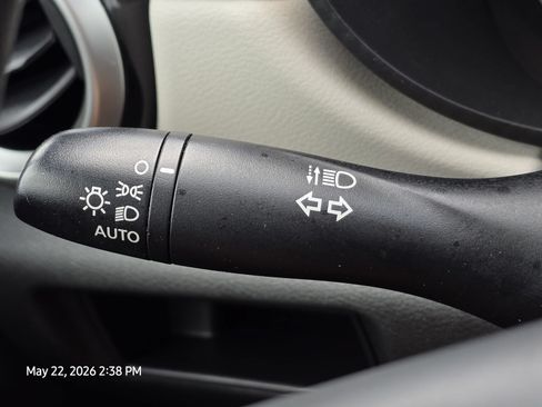 Used 2021 Nissan Versa SV FWD image 28