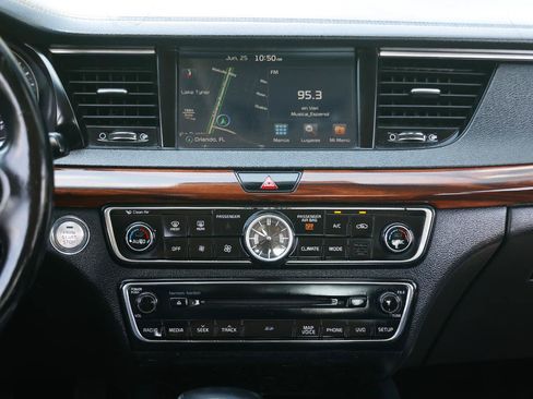 Used 2017 Kia Cadenza Premium w/ Luxury Package FWD image 31