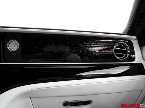 Used 2024 Rolls-Royce Ghost AWD/4WD image 33