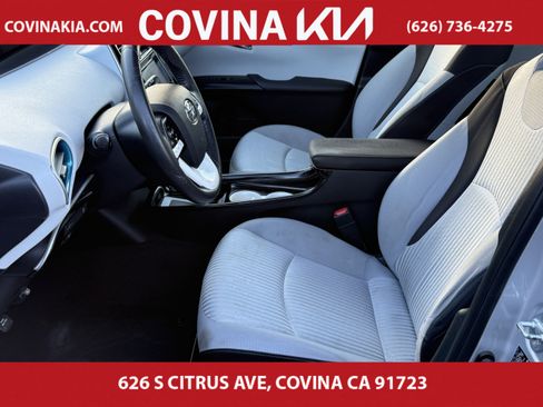 Used 2017 Toyota Prius Three image 14
