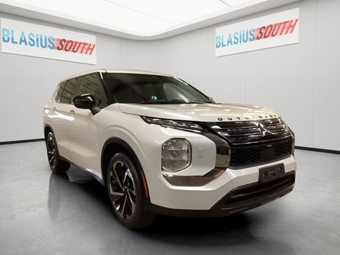 Used 2022 Mitsubishi Outlander ES image 1