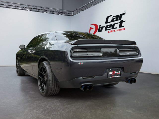 Used 2019 Dodge Challenger SXT RWD image 3