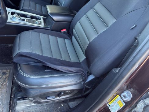 Used 2022 Ford Explorer XLT w/ Equipment Group 202A image 10