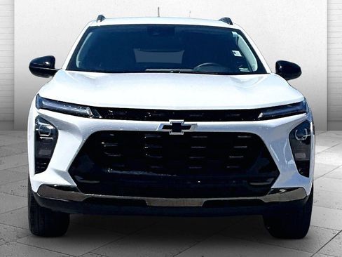 Used 2024 Chevrolet Trax ACTIV w/ Driver Confidence Package FWD image 2