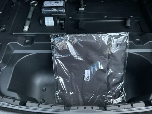 New 2026 Chevrolet Equinox EV LT image 24