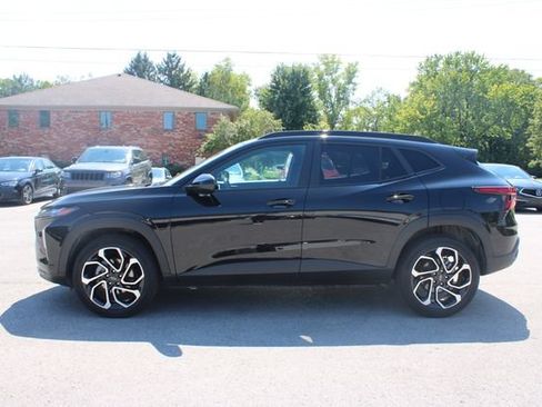 Used 2024 Chevrolet Trax RS w/ Sunroof Package FWD image 5
