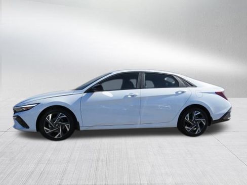 Used 2025 Hyundai Elantra Sport image 6