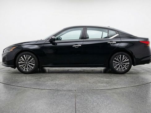 Used 2025 Nissan Altima 2.5 SV image 5