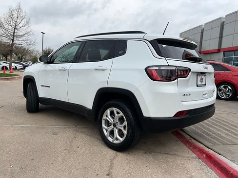 Used 2025 Jeep Compass Latitude image 8