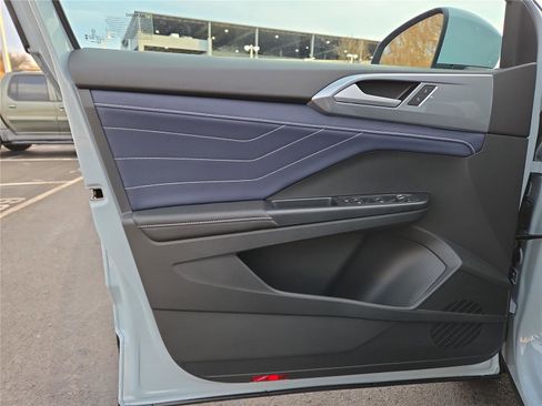 New 2026 Volkswagen Taos SEL image 12