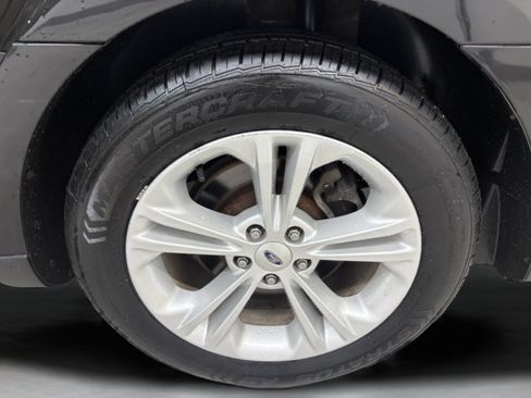 Used 2015 Ford Taurus SE FWD image 8