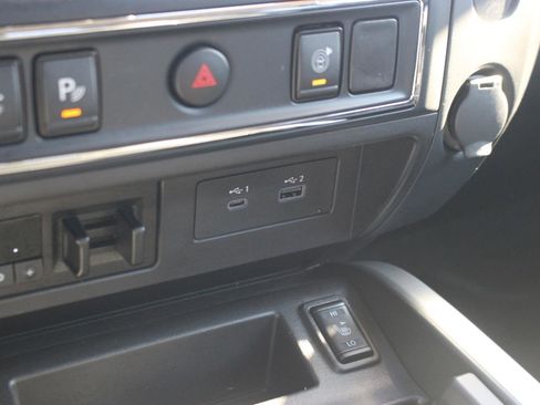 Used 2024 Nissan Titan SV w/ SV Utility Package image 26