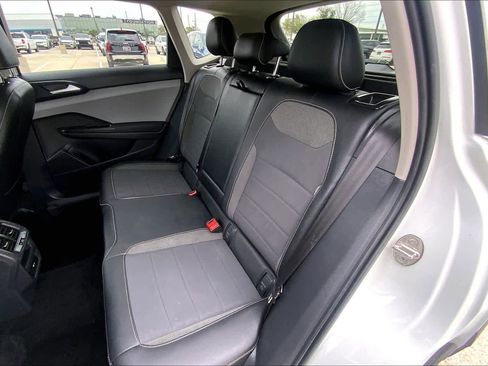 Used 2022 Volkswagen Taos SE FWD image 21