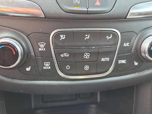 Used 2024 Chevrolet Equinox LT AWD/4WD image 30