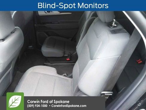 Used 2025 Ford Explorer Active image 3