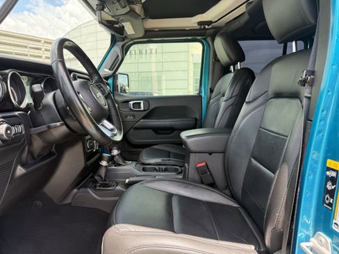 Used 2020 Jeep Wrangler Unlimited Sahara AWD/4WD image 2