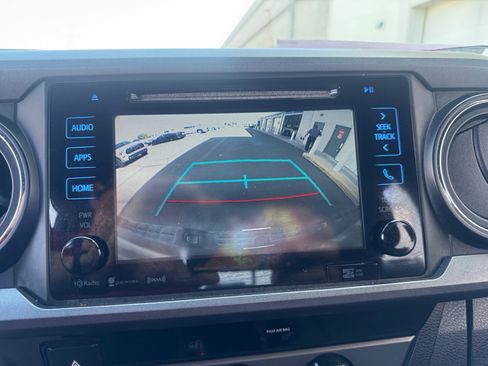 Used 2018 Toyota Tacoma TRD Sport AWD/4WD image 29