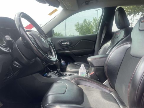 Used 2021 Jeep Cherokee Trailhawk AWD/4WD image 14