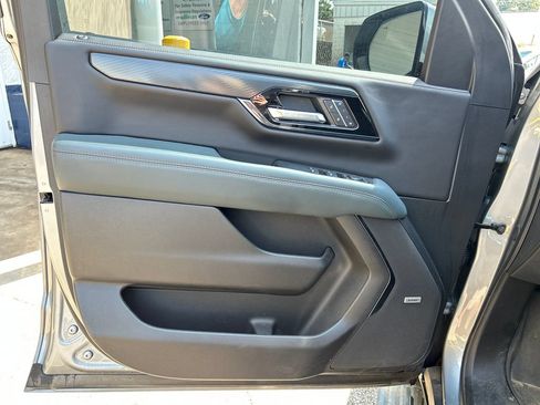 Used 2025 GMC Yukon AT4 w/ AT4 Premium Plus Package AWD/4WD image 9