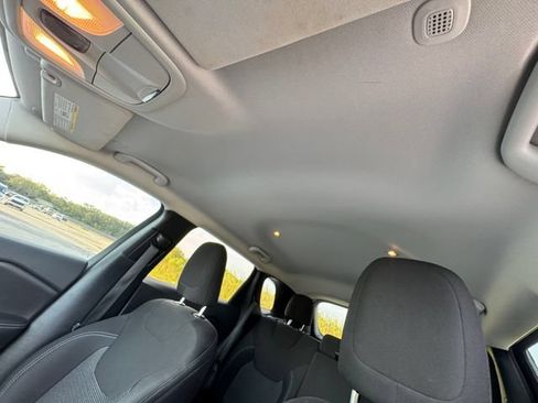 Used 2020 Jeep Cherokee Latitude FWD image 27