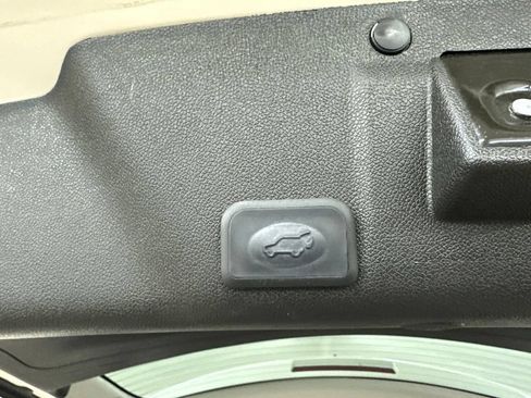 Used 2012 GMC Acadia Denali AWD/4WD image 31