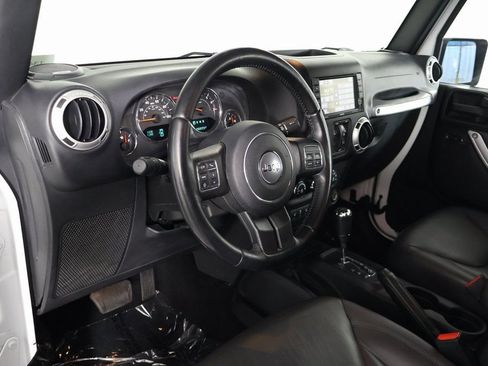 Used 2016 Jeep Wrangler Unlimited Sahara w/ Dual Top Group AWD/4WD image 7