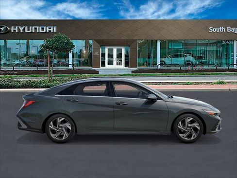New 2026 Hyundai Elantra Limited image 7