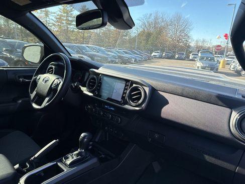 Used 2022 Toyota Tacoma TRD Sport image 15