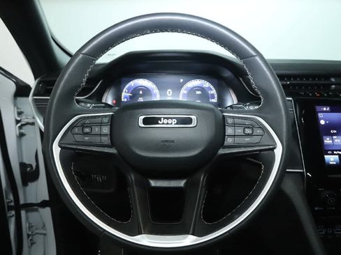 Used 2023 Jeep Grand Cherokee Altitude AWD/4WD image 21