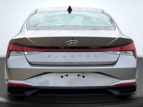 Used 2022 Hyundai Elantra SEL w/ Cargo Package FWD image 6