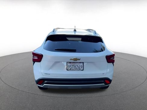 Used 2025 Chevrolet Trax LT w/ LT Convenience Package image 12