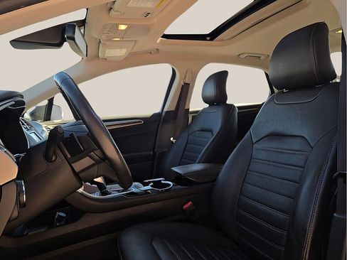 Used 2016 Ford Fusion SE w/ Equipment Group 202A image 12