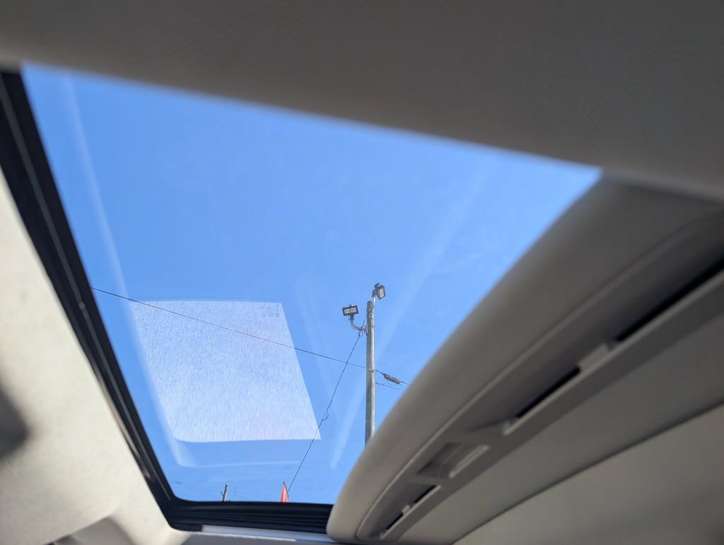 Used 2018 Buick Encore Essence FWD image 25
