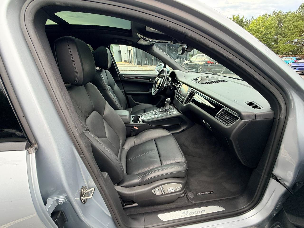 Used 2017 Porsche Macan AWD/4WD image 16