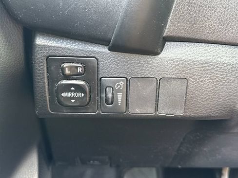 Used 2018 Toyota Corolla LE w/ Carpet Mat Package (TMS) FWD image 29