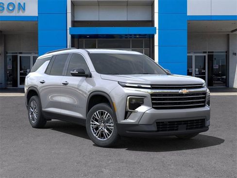 New 2025 Chevrolet Traverse LT w/ Enhanced Driving Package image 7